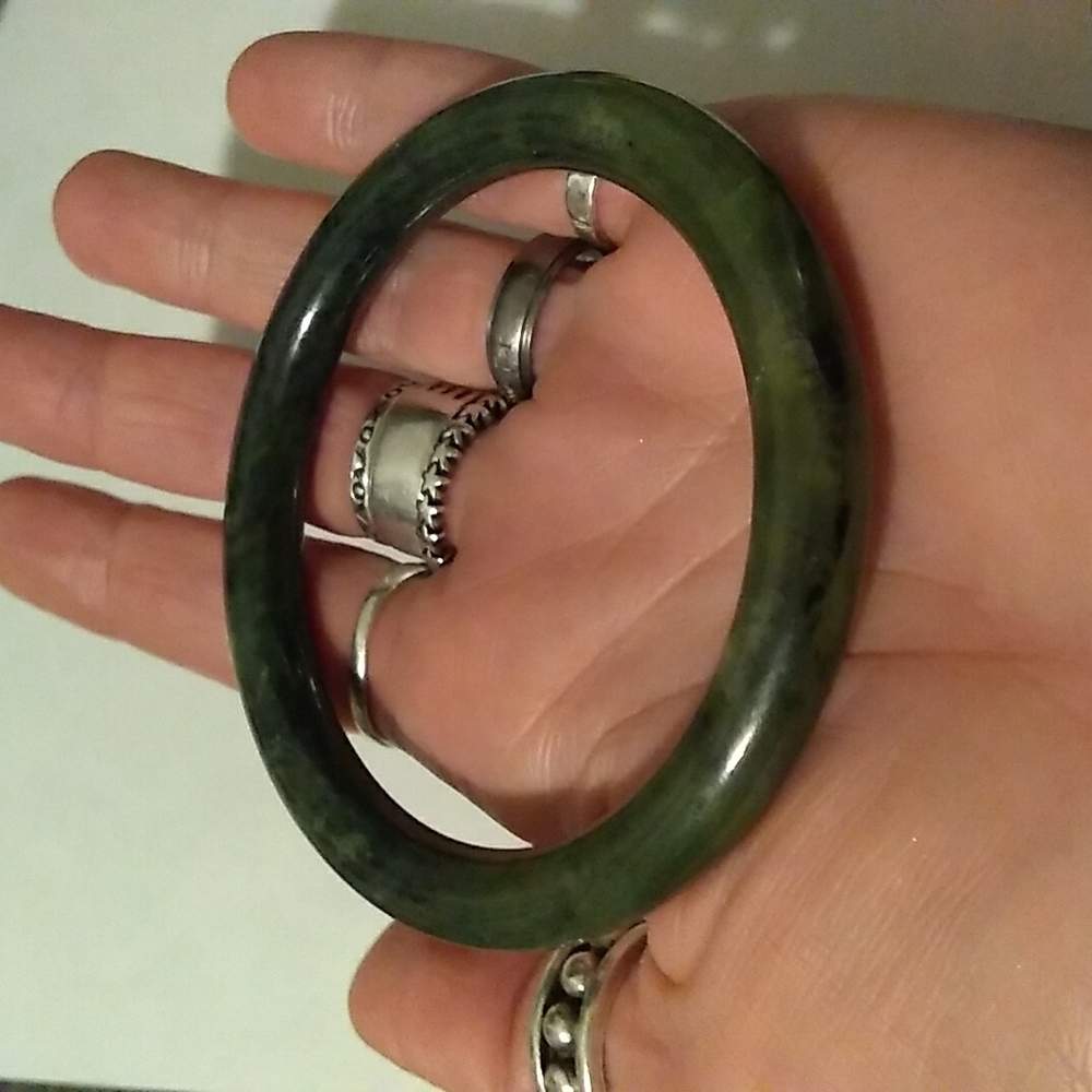 VINTAGE Solid Green Gemstone Bangle Bracelet - Picture 4 of 4